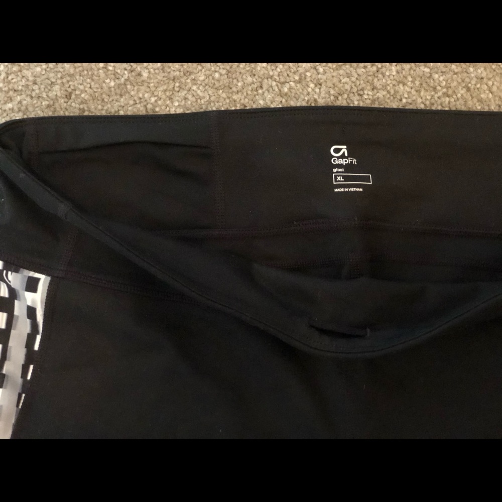 Gap Workoit Capris - Picture 4 of 7